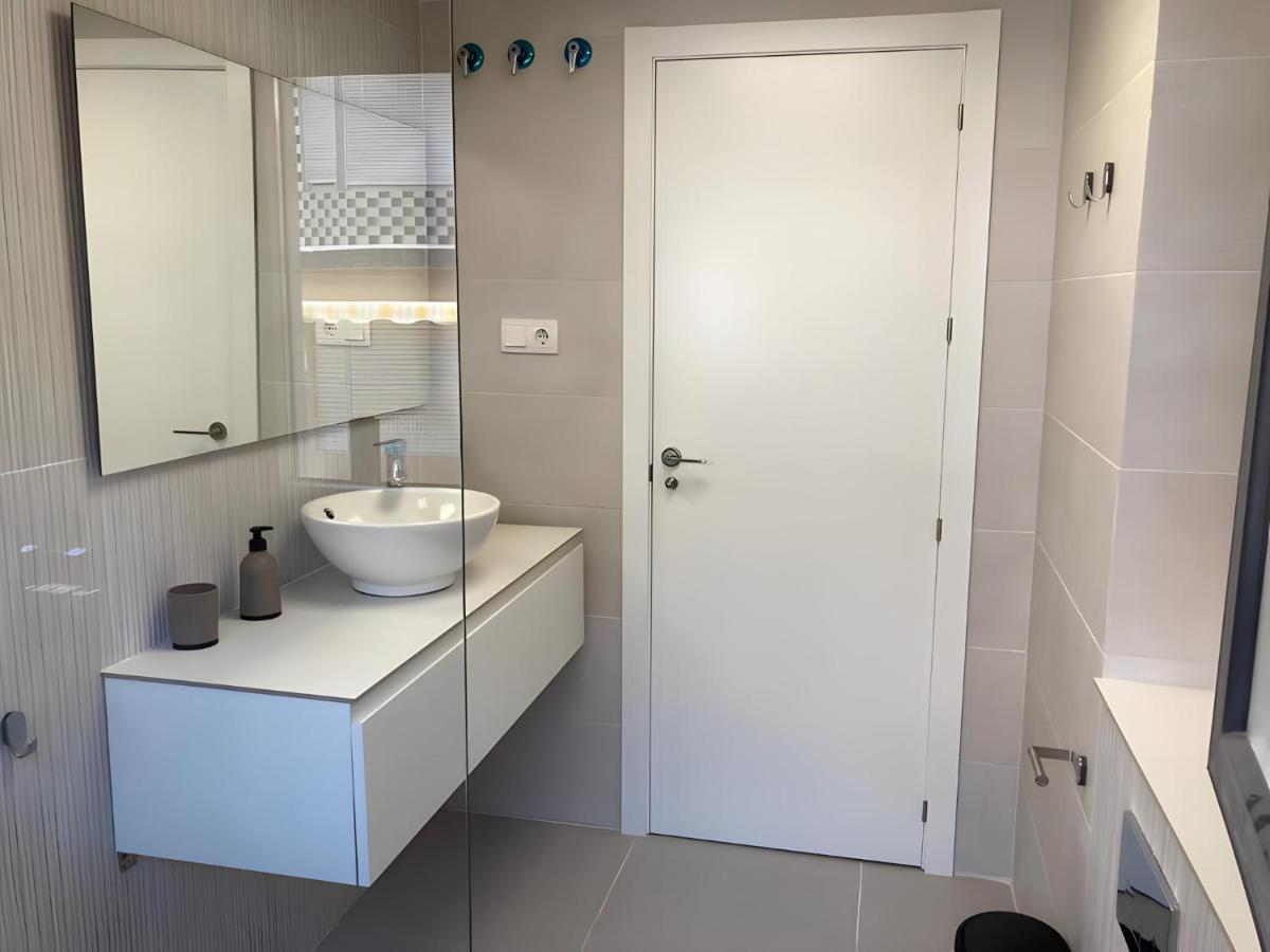 Apartamentos Nuevo Con Aire Y Wifi Aguilas Exterior photo